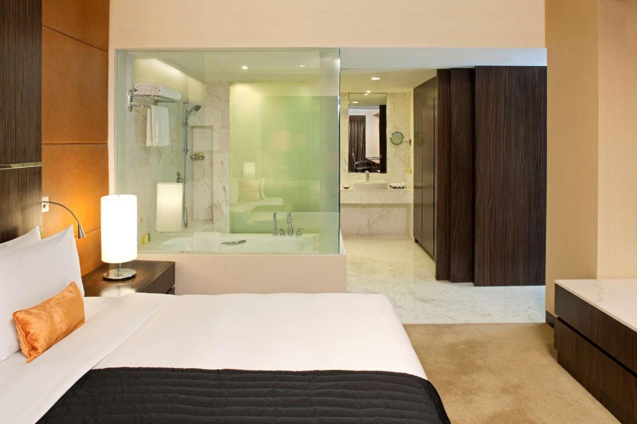Radisson Blu Hotel Amritsar Esterno foto A room at the hotel