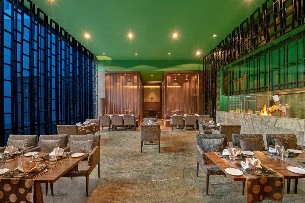 Radisson Blu Hotel Amritsar Esterno foto The restaurant