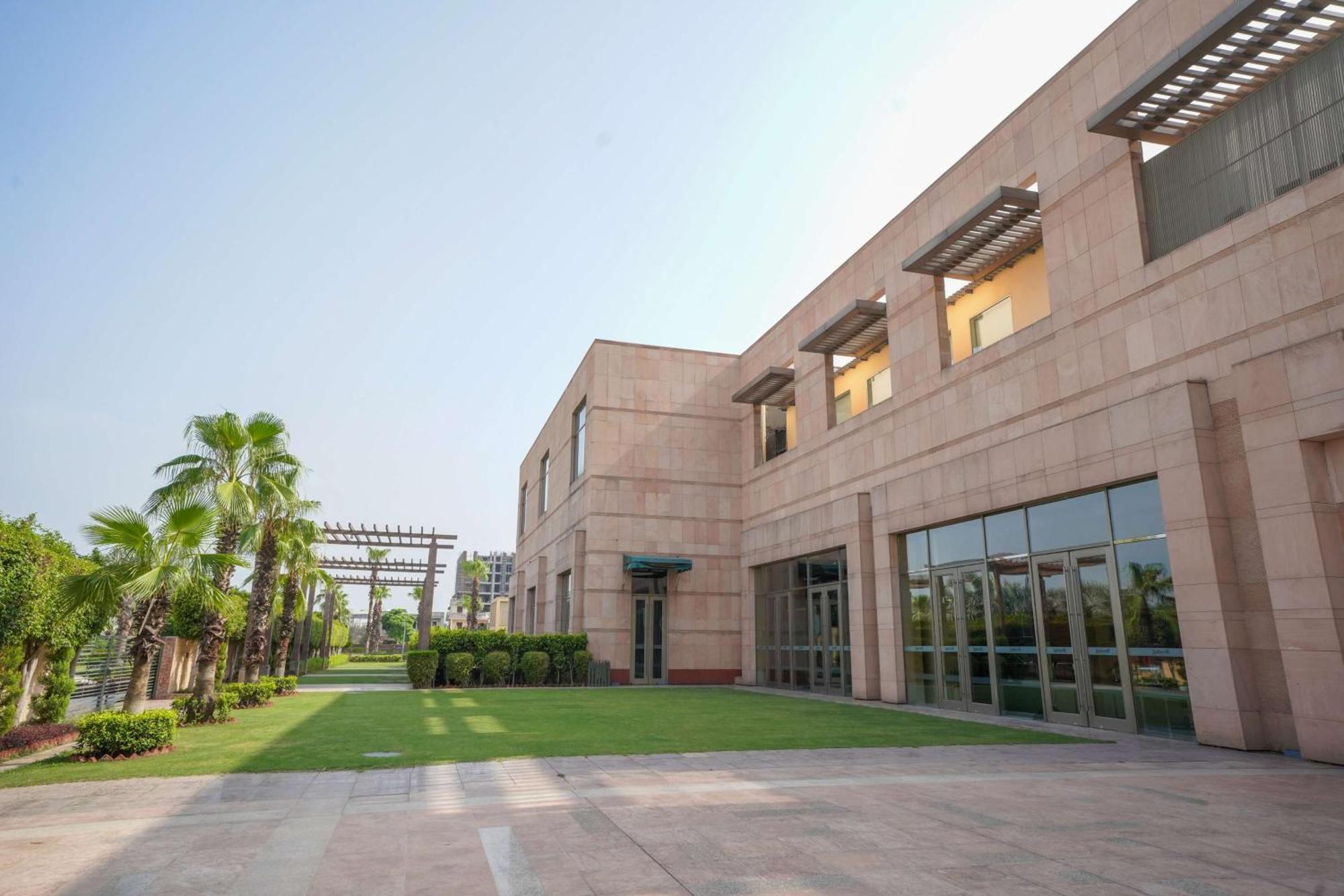 Radisson Blu Hotel Amritsar Esterno foto Library